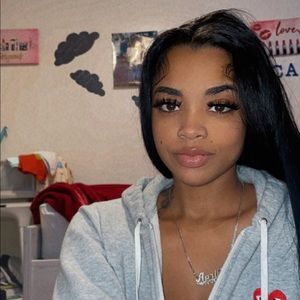 Meet your Posher, April